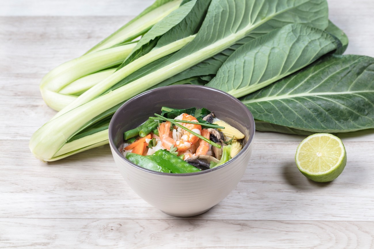 Grüne Thai-Curry-Suppe mit Garnelen und Gemüse
